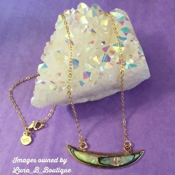 ✨🆕14k Abalone Shell Crescent Pendant Necklace✨ - Picture 6 of 8